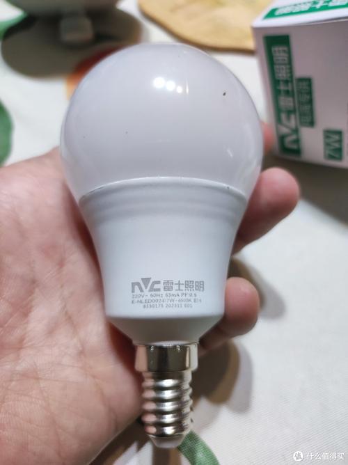 省电又环保:节能灯与LED灯哪个更值得买?