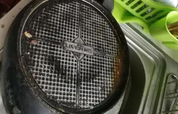电饼铛涂层脱落?停止使用「+ 更换」