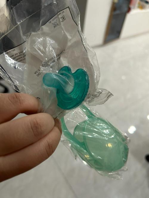 婴儿安抚奶嘴老化?观察「是否有裂纹」