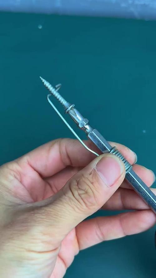 螺丝防滑牙?垫一小片纸巾再拧!